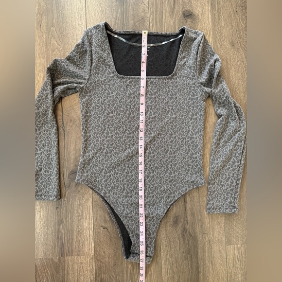 A New Day Bodysuit Textured Knit Stretch Gray Leopard Print Size Medium - Picture 8 of 9